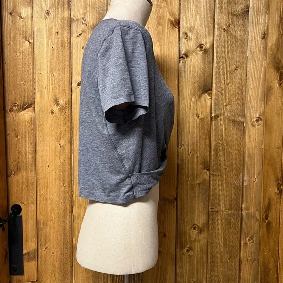 Lululemon 6 or 8 Intended Gray Twist Front Crop Workout Shirt Athleisure Gym - Picture 3 of 6